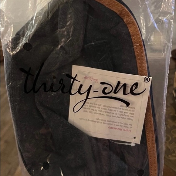 Thirty One Expanding Travel Case - Picture 3 of 4